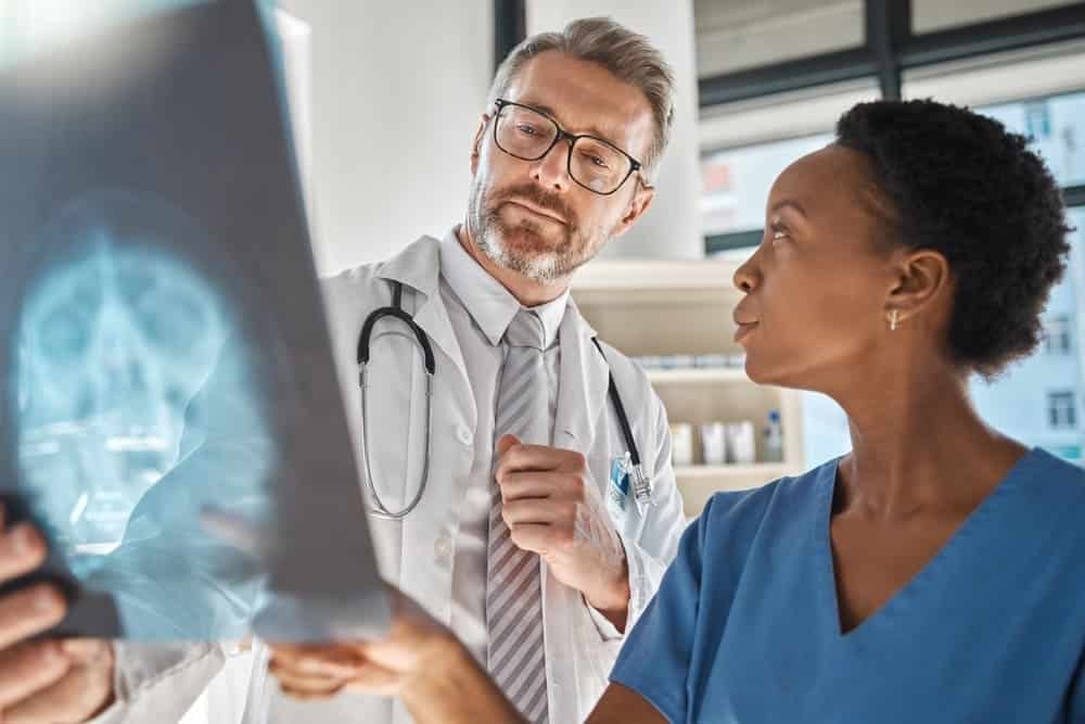 Neuro Physician vs. Neurosurgeon